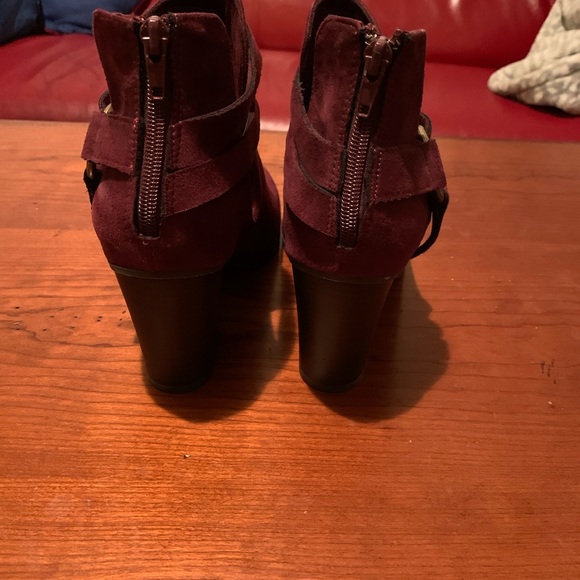 Deep purple velvet booties - Picture 3 of 3
